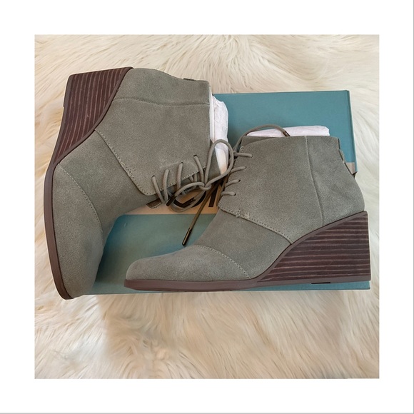 TOMS Hyde Boots / Booties - New in Box - Size 8 1/2 - Vetiver Grey Suede - Picture 1 of 13